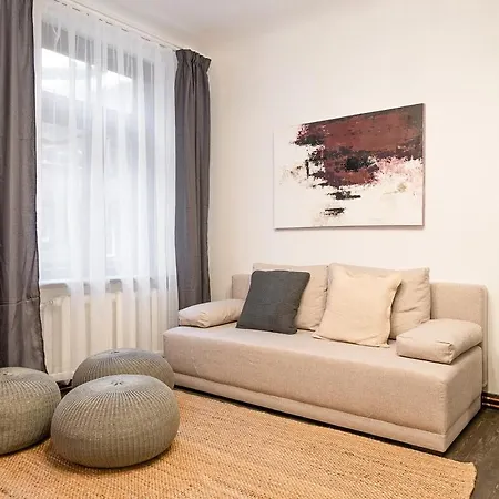 Dzīvoklis Modern Living In Historic House, Spacious *